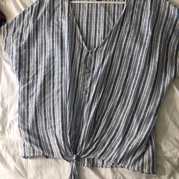 Tie-front crop top - Picture 3 of 4